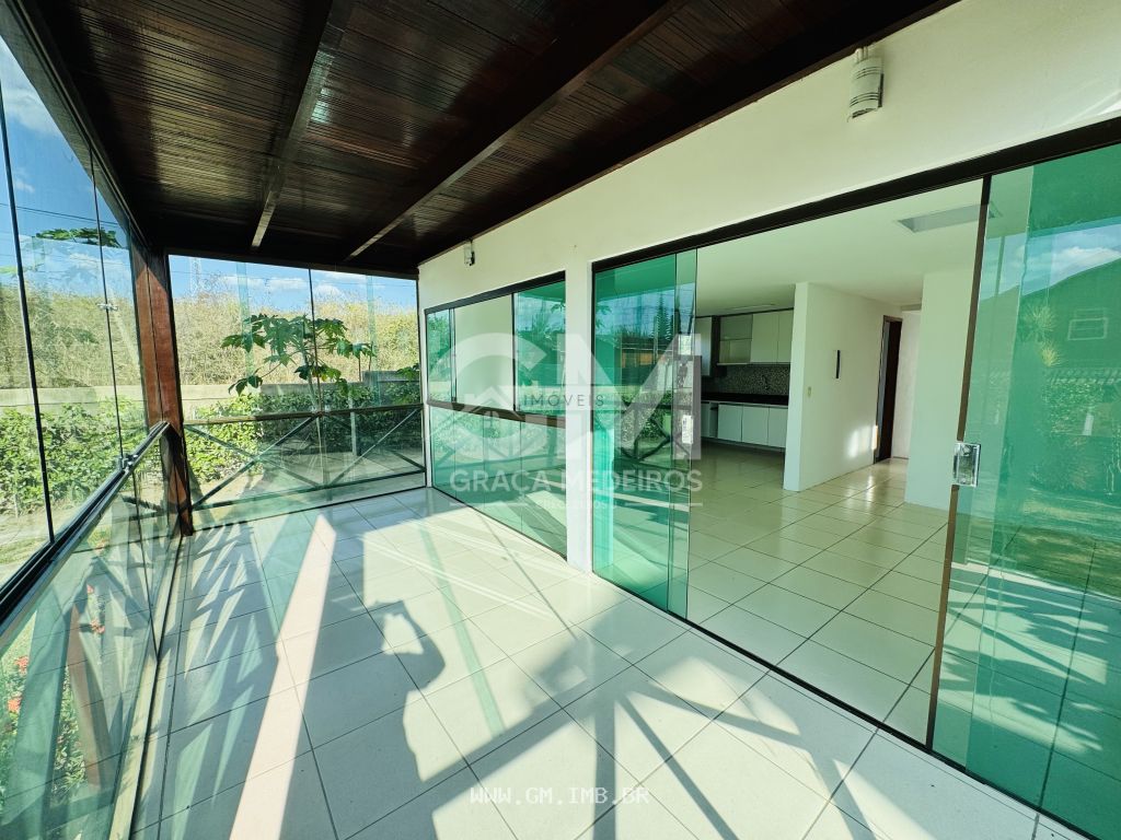 Foto de Casa com 4 quartos sendo 3 suítes, terreno com 360 m² 