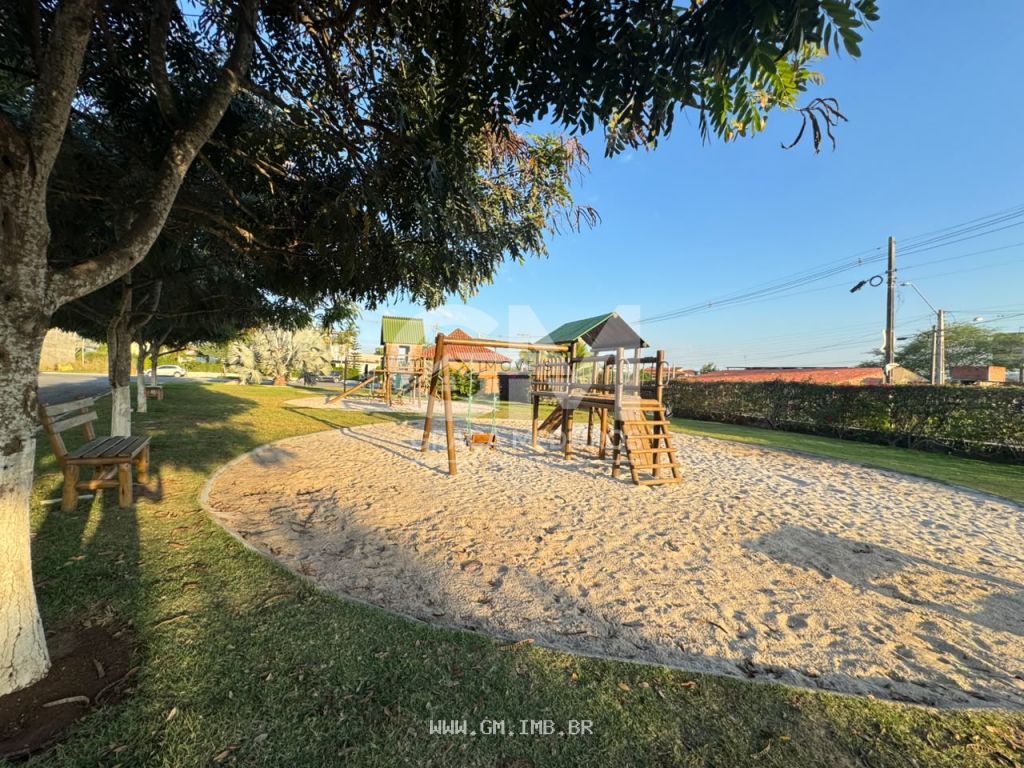 Foto de Casa em condomínio com piscina e espaço gourmet