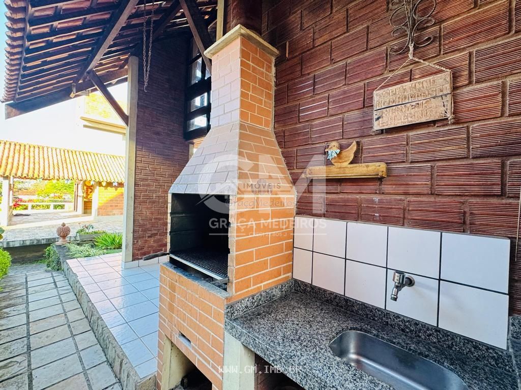 Foto de Casa com 4 quartos em condomínio fechado a 200 metros da pista local