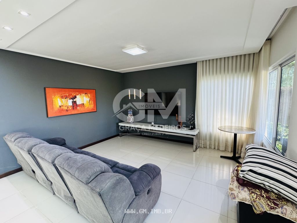 Foto de Casa com 4 suítes, disponível para locação anual
