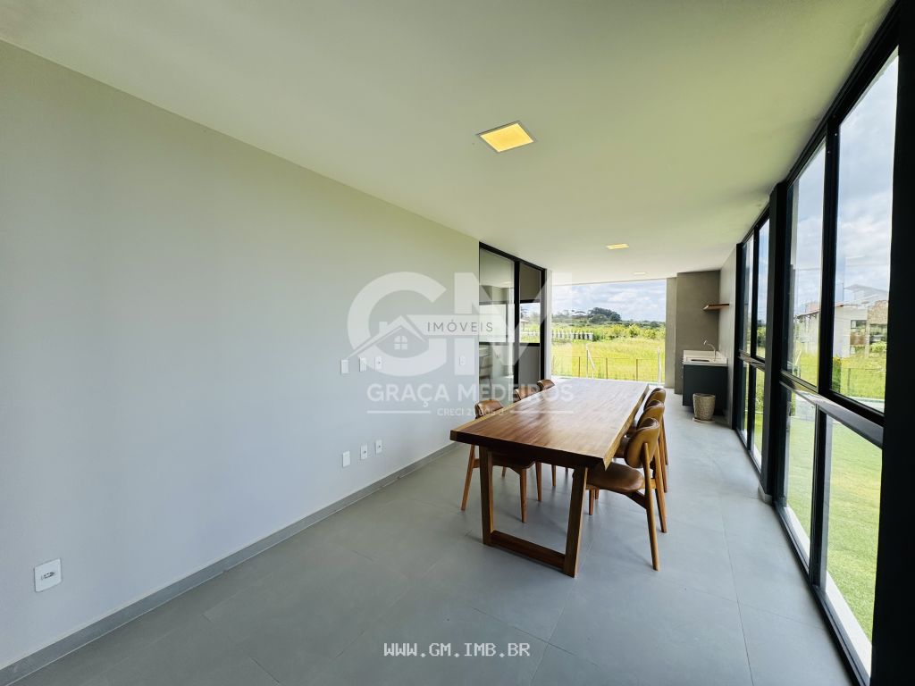 Foto de Casa de alto padrão, 4 suítes, piscina e terraço gourmet 