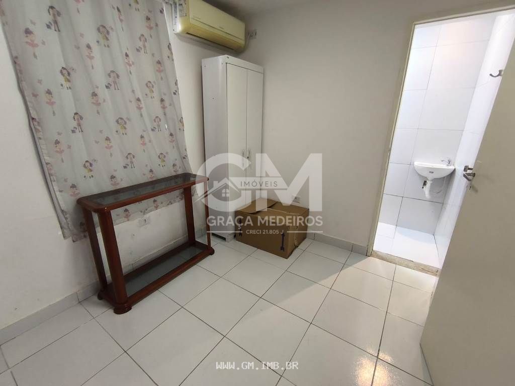 Foto de Casa em condomínio a margens da pista local