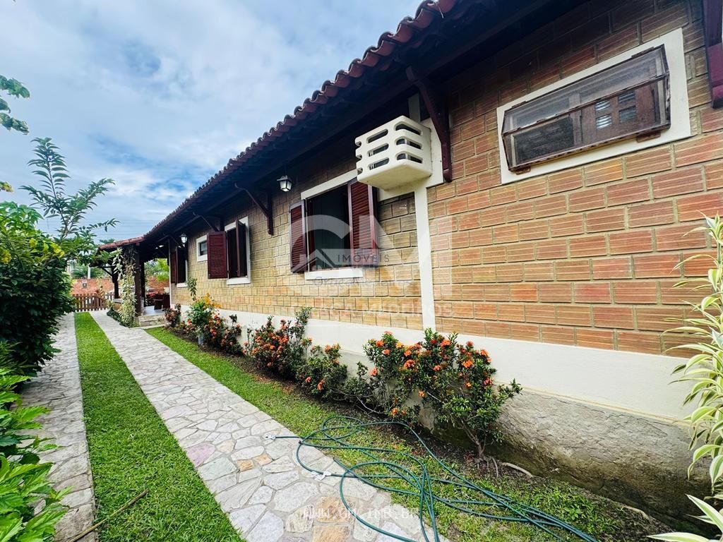 Foto de Casa com 4 quartos em condomínio próximo ao centro