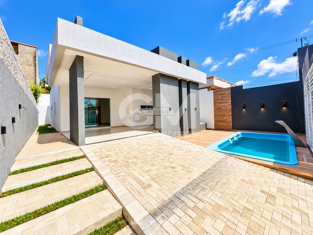 Casa nova com 135 m², piscina e terraço gourmet 
