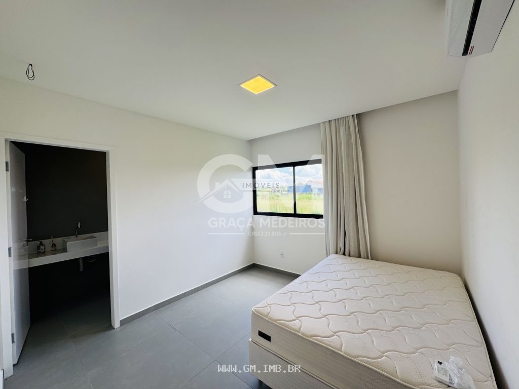 Foto de Casa de alto padrão, 4 suítes, piscina e terraço gourmet 