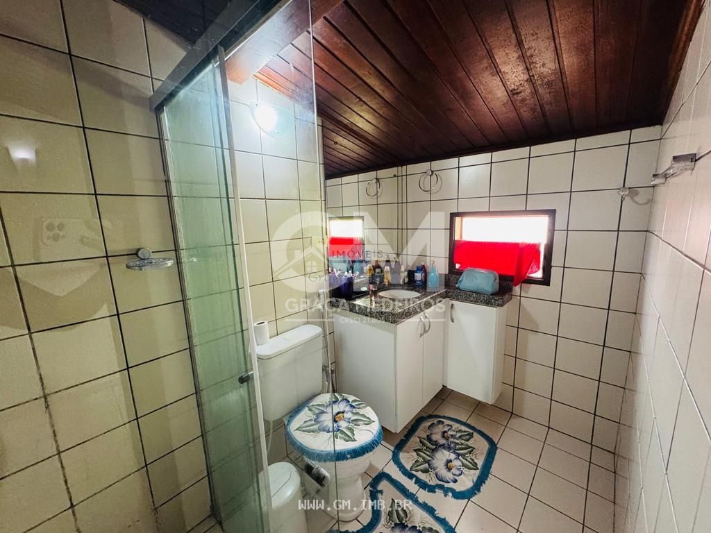 Foto de Casa com 4 quartos em condomínio a 200 metros da pista local