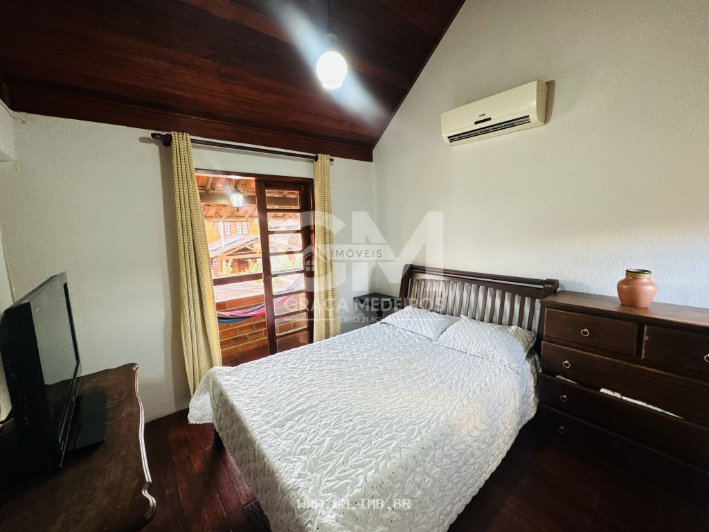 Foto de Casa com 4 quartos sendo 2 suítes