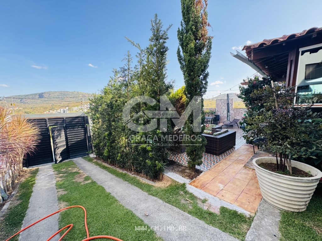 Foto de Casa com 5 quartos, terraço gourmet e piscina 