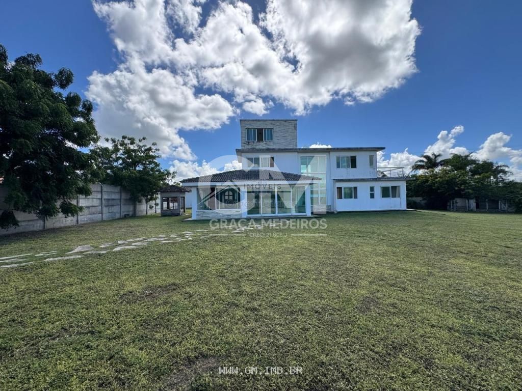 Foto de Casa com 300 metros de área construída em terreno 2.124,59 metros