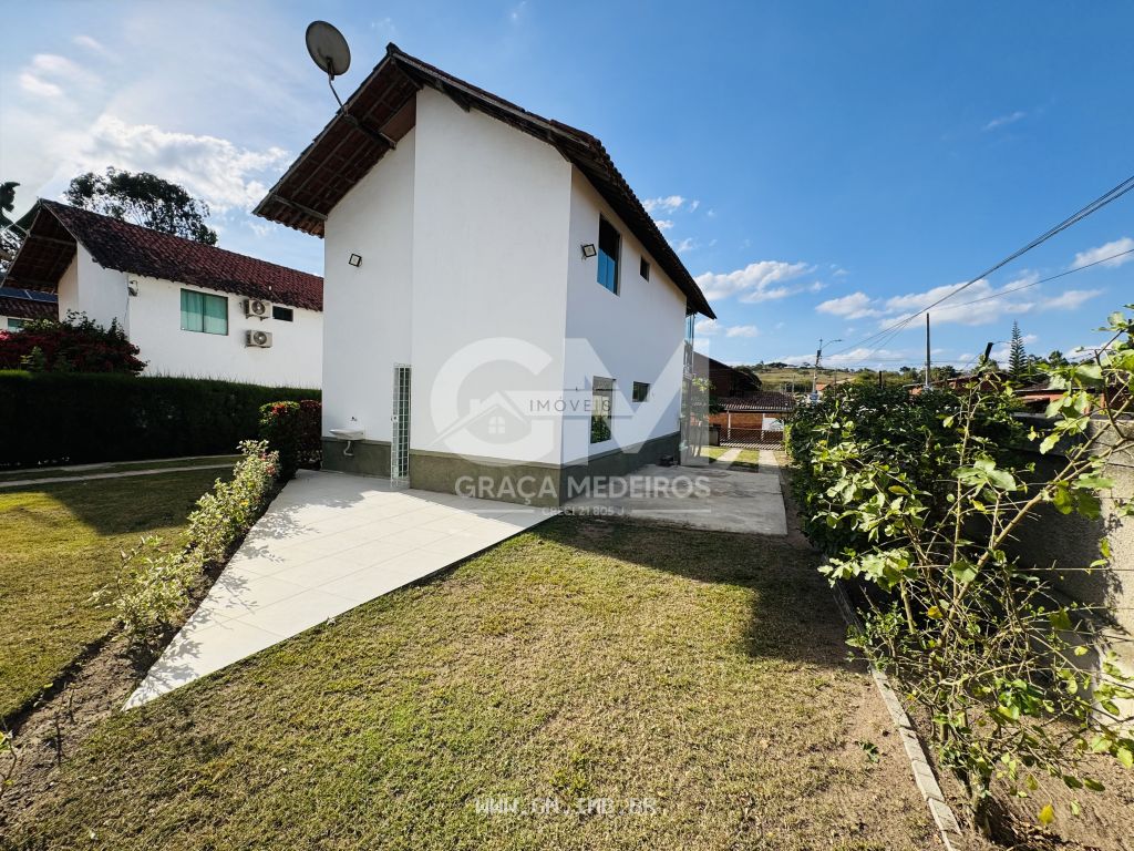 Foto de Casa com 4 quartos sendo 3 suítes, terreno com 360 m² 