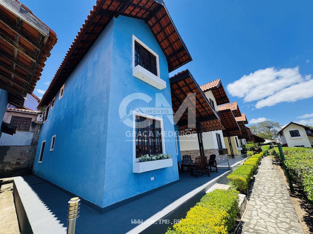 Foto de Casa com 4 quartos sendo 2 suítes, mobiliada em condomínio 