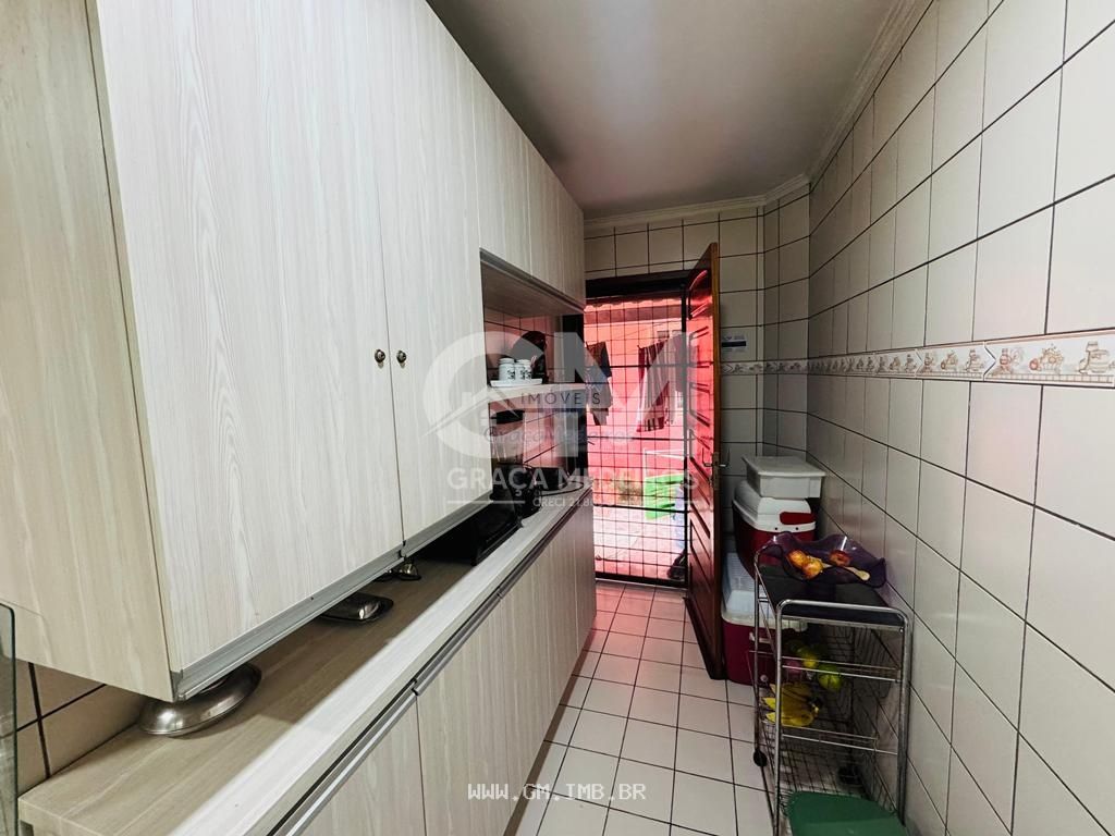 Foto de Casa com 4 quartos em condomínio a 200 metros da pista local
