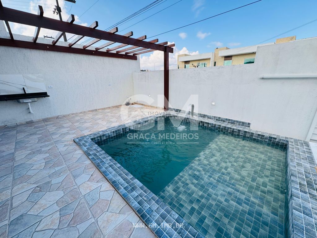 Foto de Casa com piscina com espaço gourmet