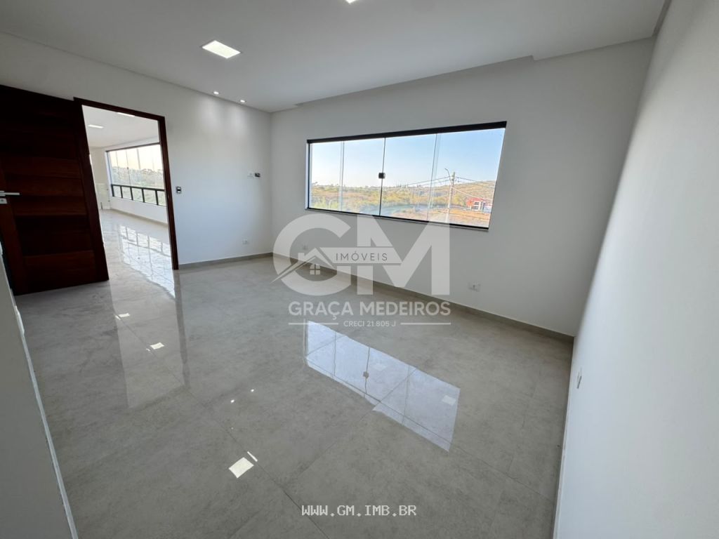 Foto de Casa em condomínio com piscina e espaço gourmet