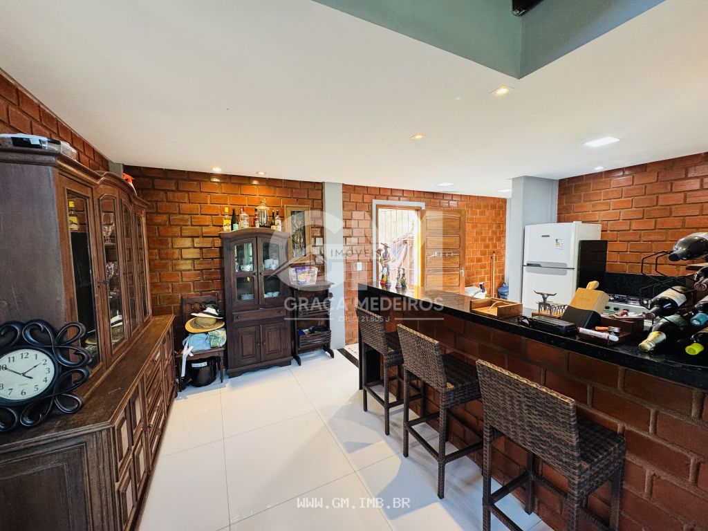 Foto de Casa com 5 quartos, terraço gourmet e piscina 
