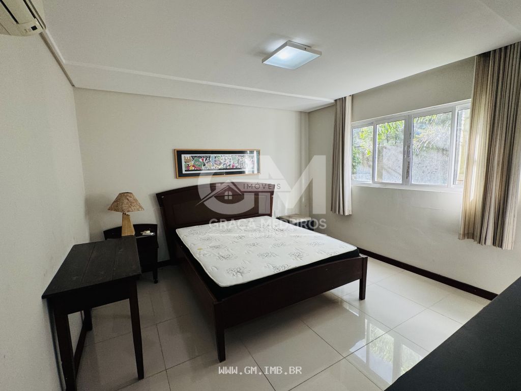 Foto de Casa com 4 suítes, disponível para locação anual