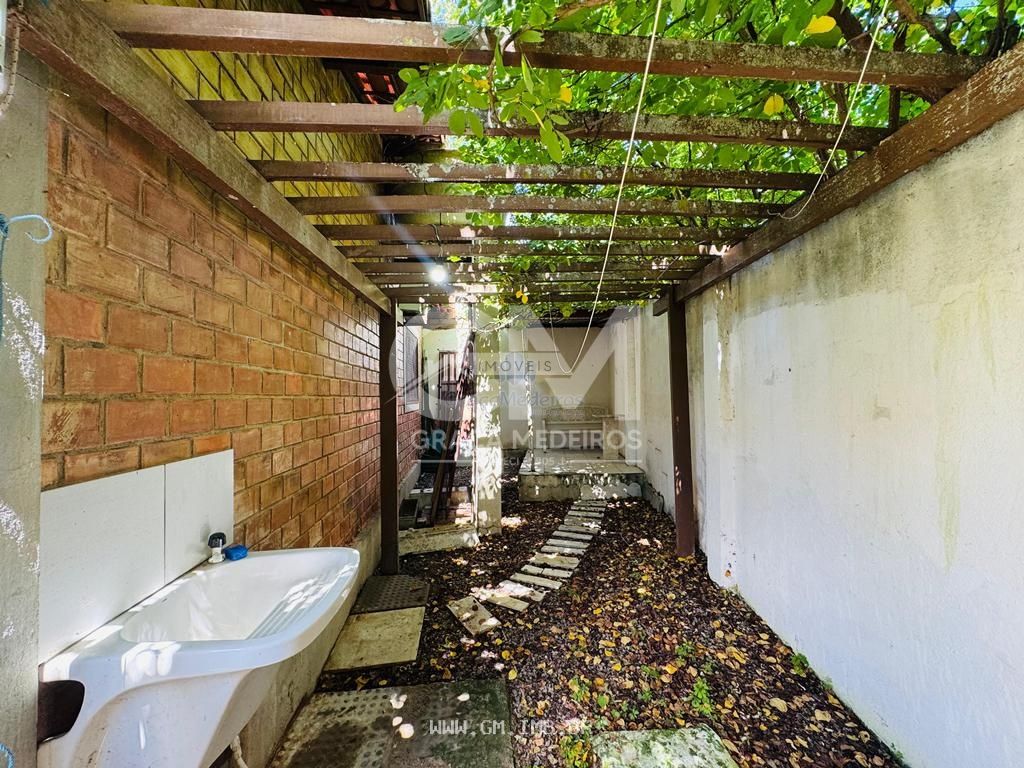 Foto de Casa térrea com piscina particular em condomínio