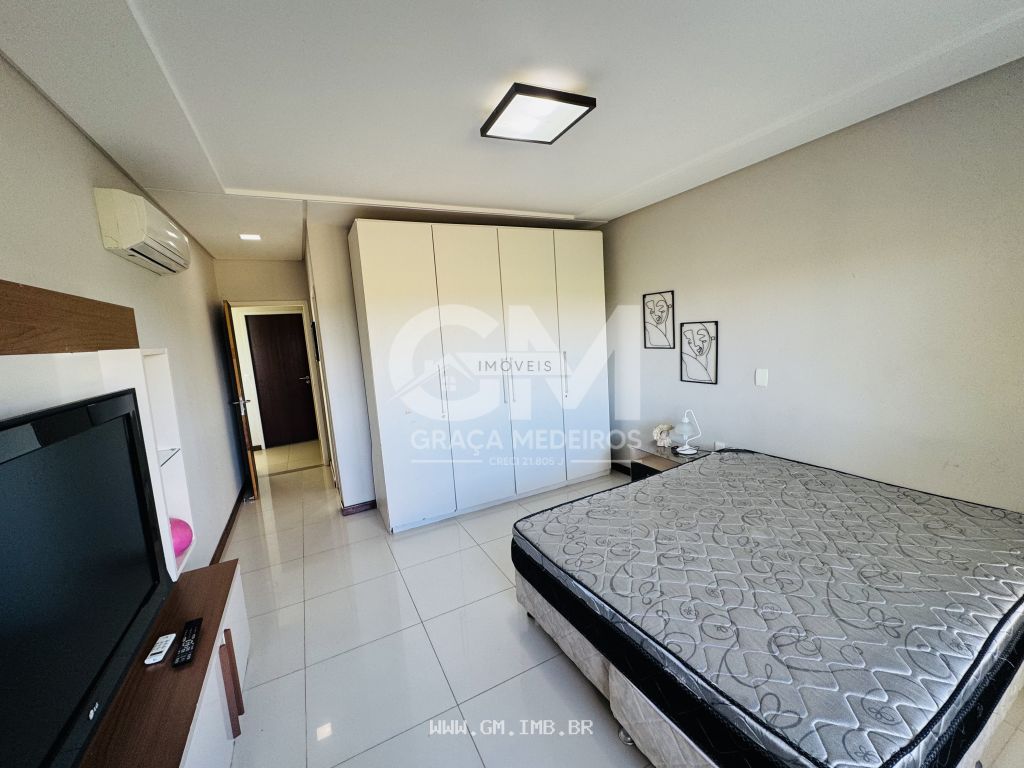 Foto de Casa com 4 suítes, disponível para locação anual