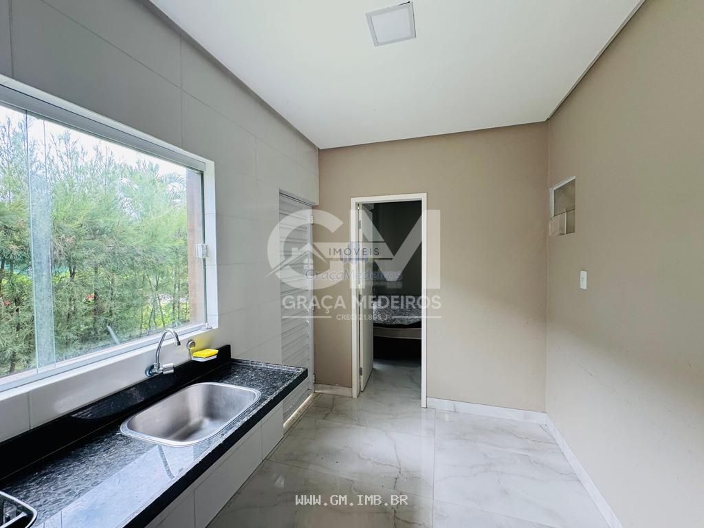 Foto de Casa de alto padrão com piscina particular em condomínio