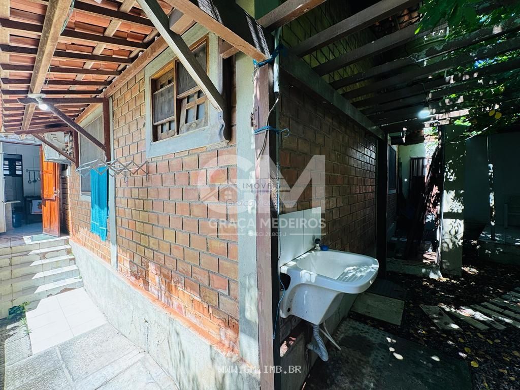 Foto de Casa térrea com piscina particular em condomínio