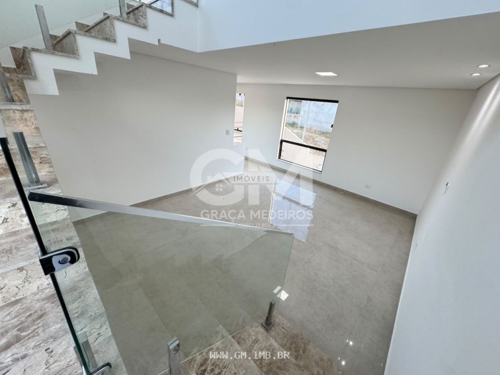 Foto de Casa em condomínio com piscina e espaço gourmet