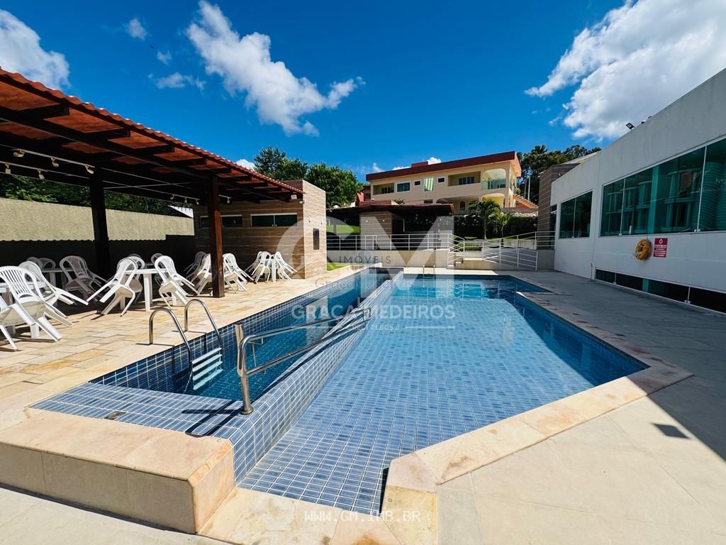 Foto de Casa térrea com piscina particular em condomínio