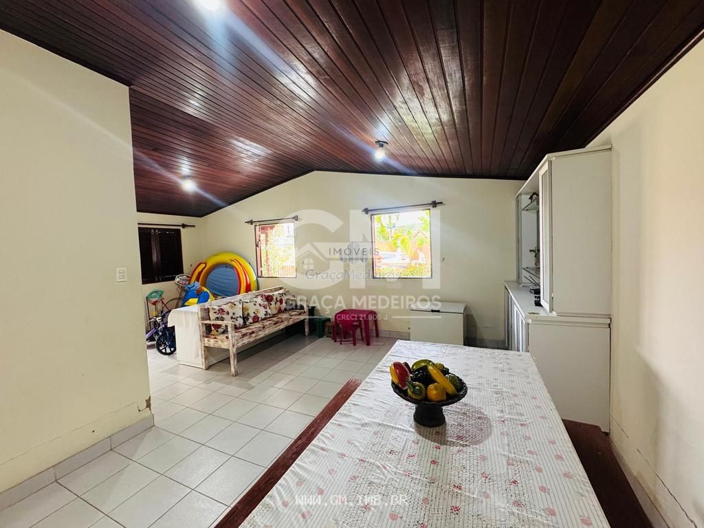Foto de Casa com 4 quartos em condomínio próximo ao centro