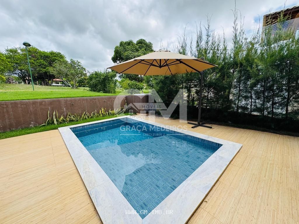 Foto de Casa de alto padrão com piscina particular em condomínio