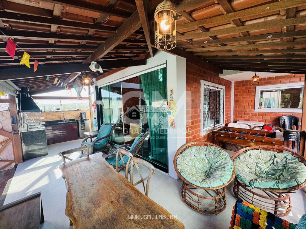 Foto de Casa com 5 quartos, terraço gourmet e piscina 