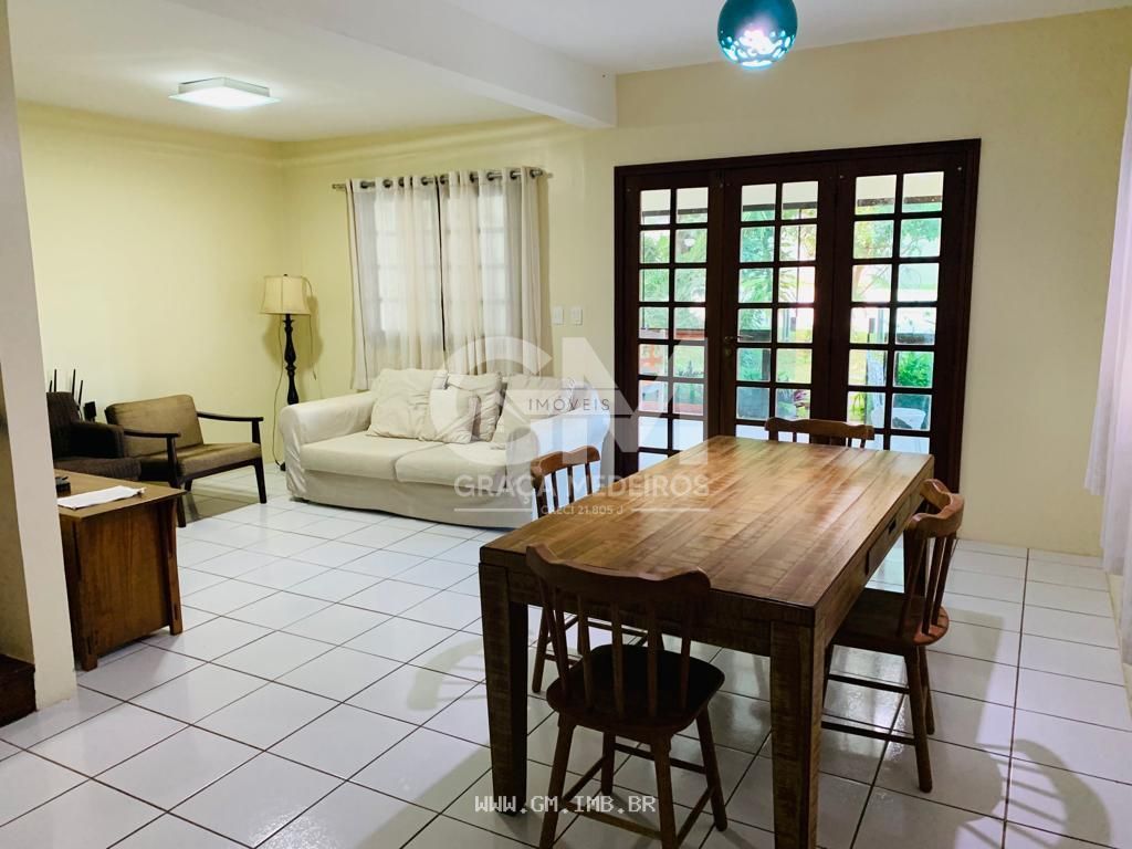 Foto de Casas espaçosa com 5 quartos em condomínio 