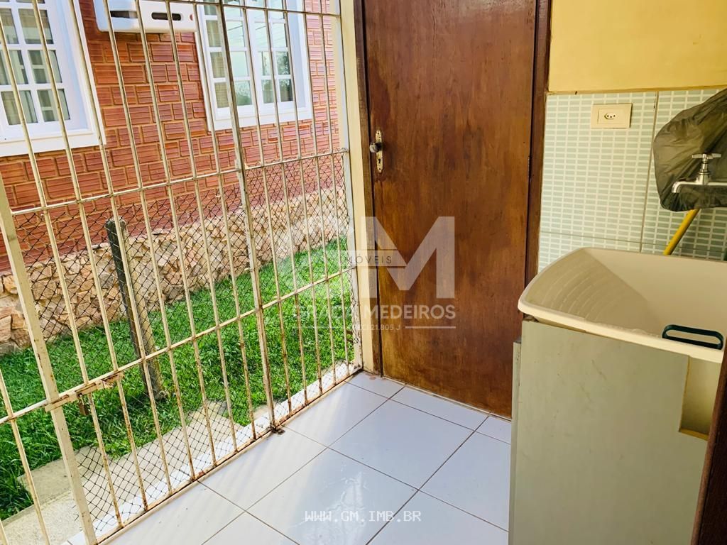 Foto de Casas com 3 quartos em condomínio próximo a pista local