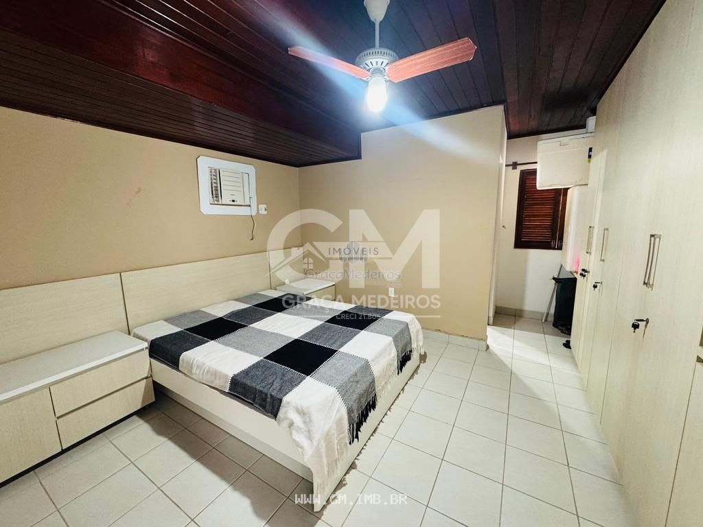Foto de Casa com 4 quartos em condomínio próximo ao centro