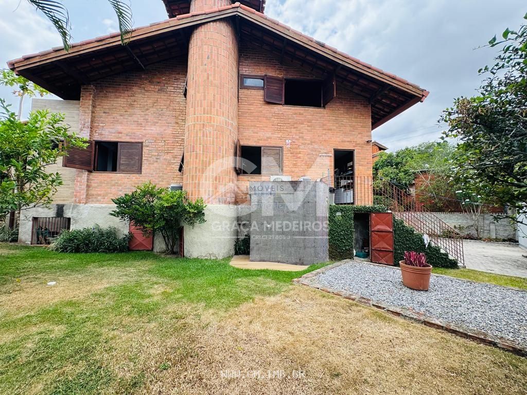 Foto de Casa com 7 quartos em condomínio fechado