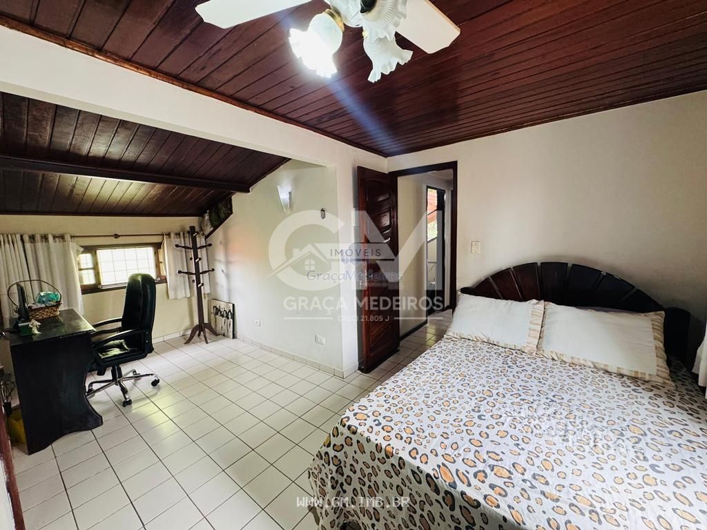 Foto de Casa com 4 quartos em condomínio a 200 metros da pista local