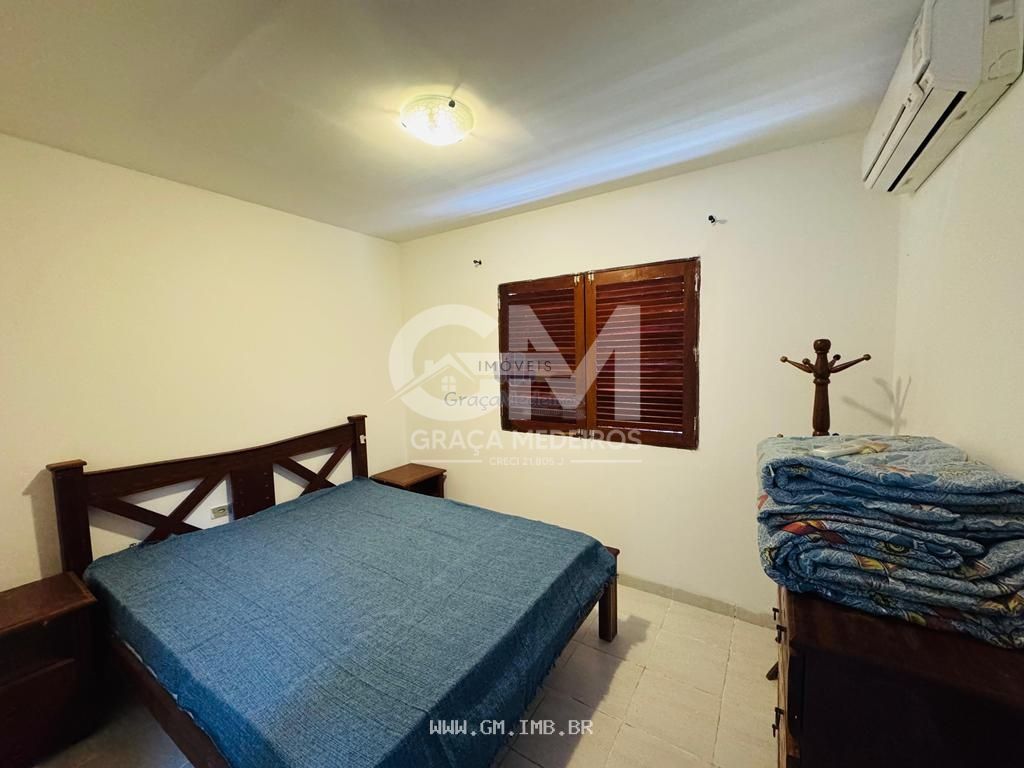 Foto de Casa térrea com piscina particular em condomínio