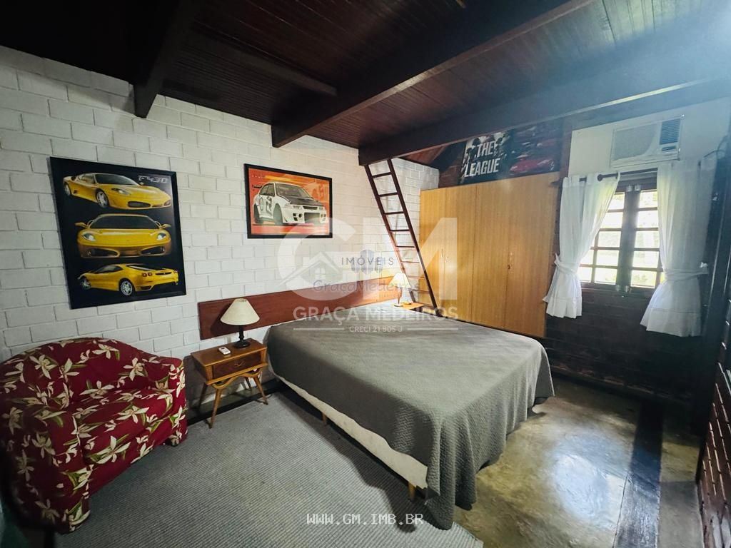 Foto de Casa com vista para as montanhas em condomínio de alto padrão