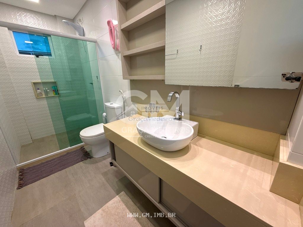 Foto de Casa com 500 metros de área construída de alto padrão em condomínio 