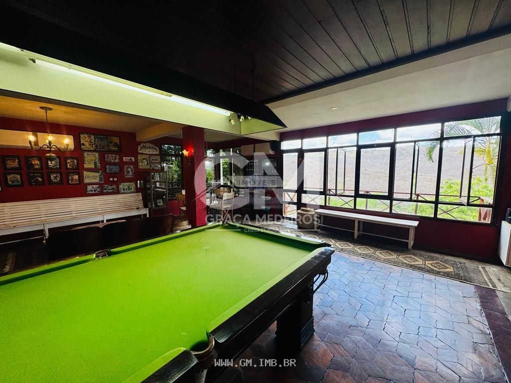 Foto de Casa com vista para as montanhas em condomínio de alto padrão