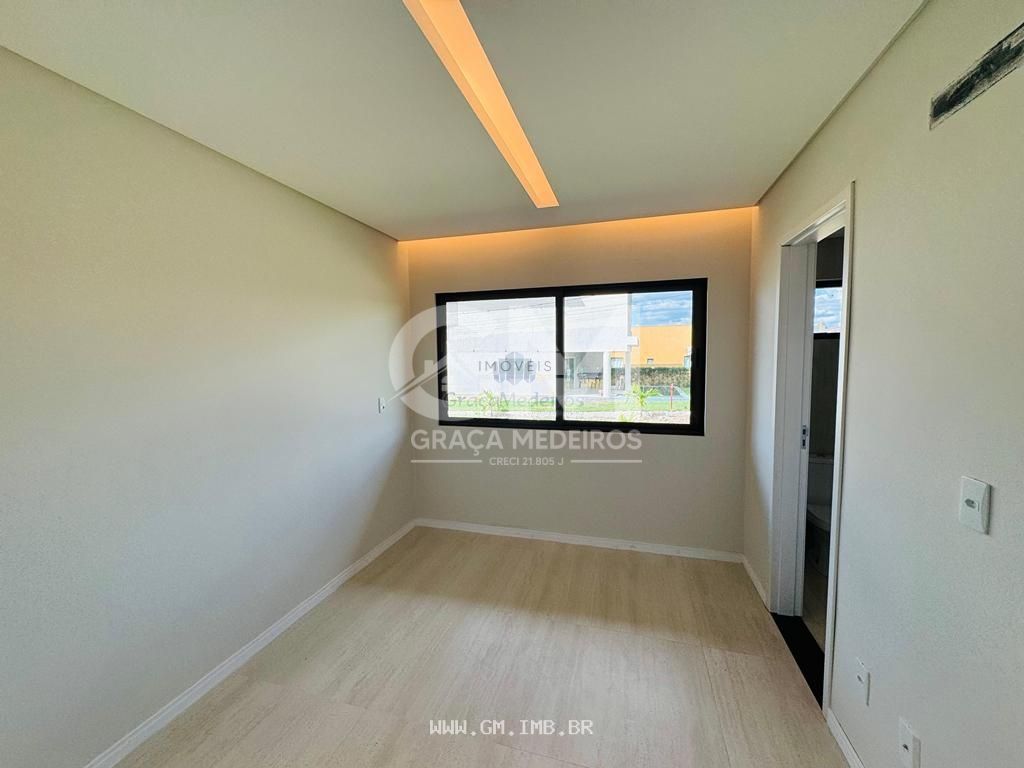 Foto de Casa nova com 4 quartos em condomínio 