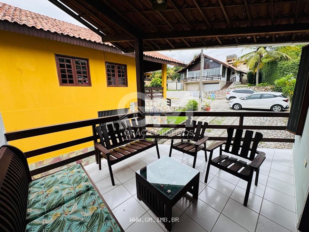 Foto de Casa com 4 quartos em condomínio com piscina aquecida
