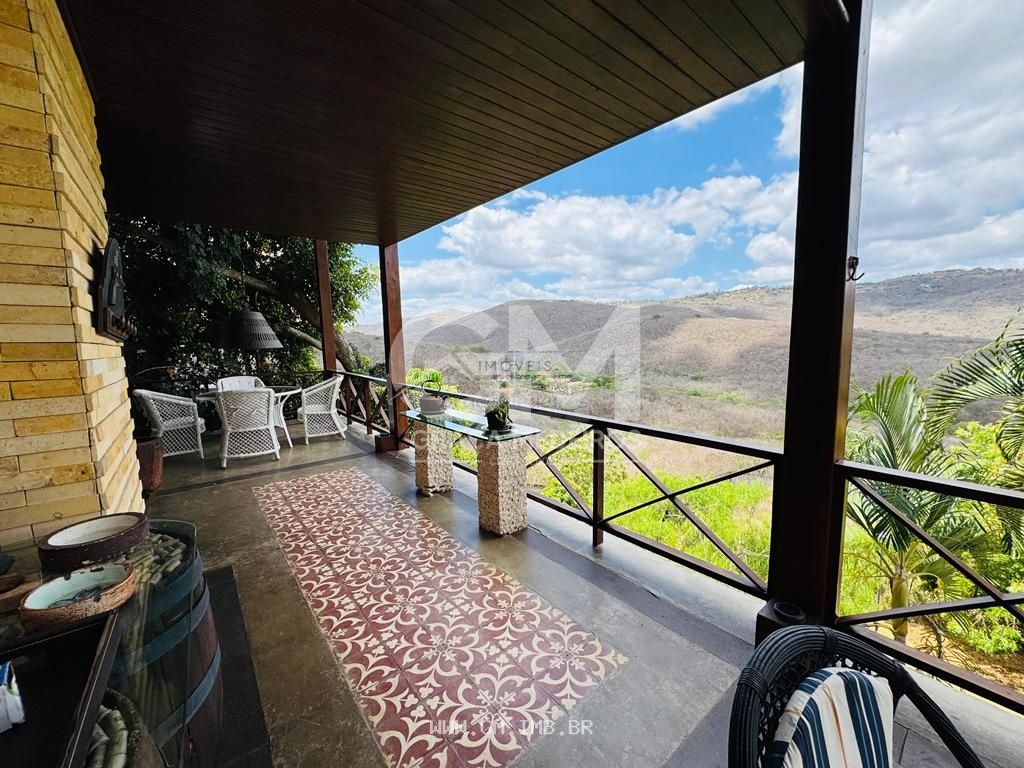 Foto de Casa com vista para as montanhas em condomínio de alto padrão