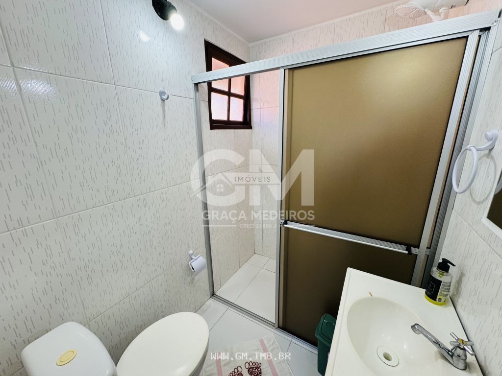 Foto de Casa com 4 quartos sendo 2 suítes, mobiliada em condomínio 