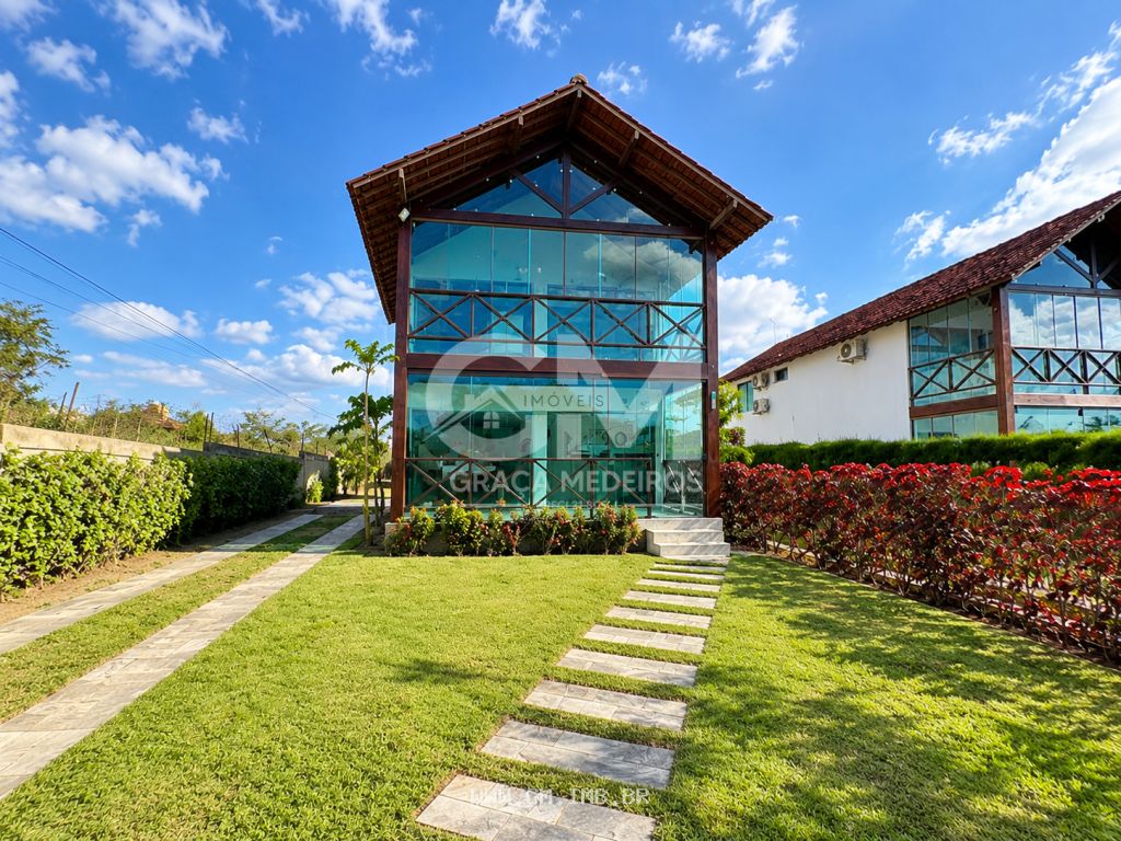 Foto de Casa com 4 quartos sendo 3 suítes, terreno com 360 m² 