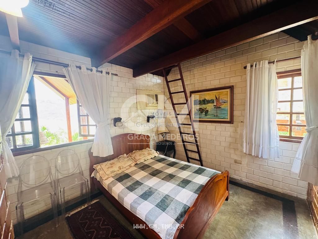 Foto de Casa com vista para as montanhas em condomínio de alto padrão