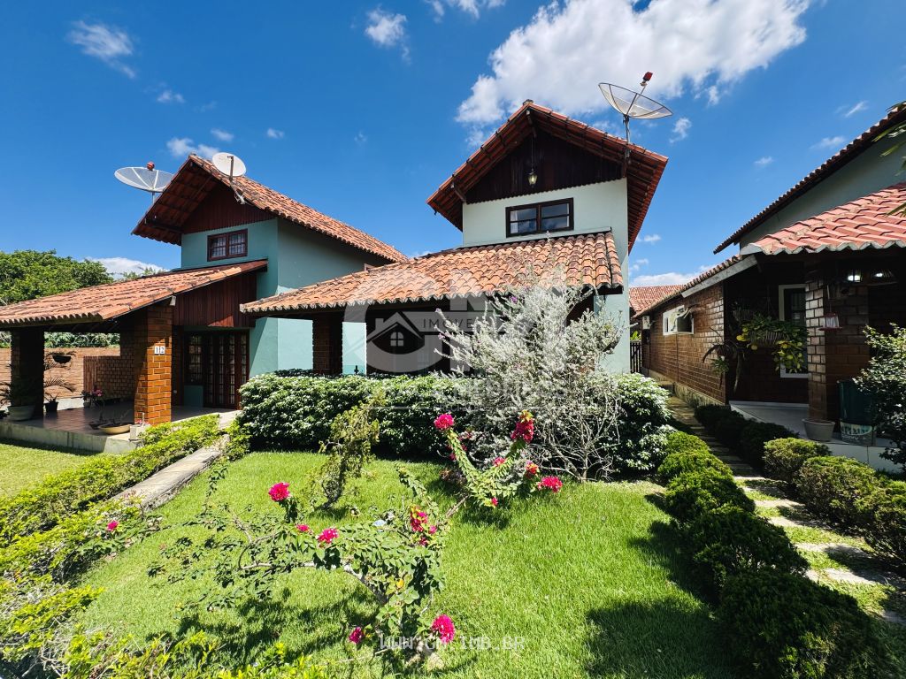 Casa com 4 quartos sendo 2 suítes 