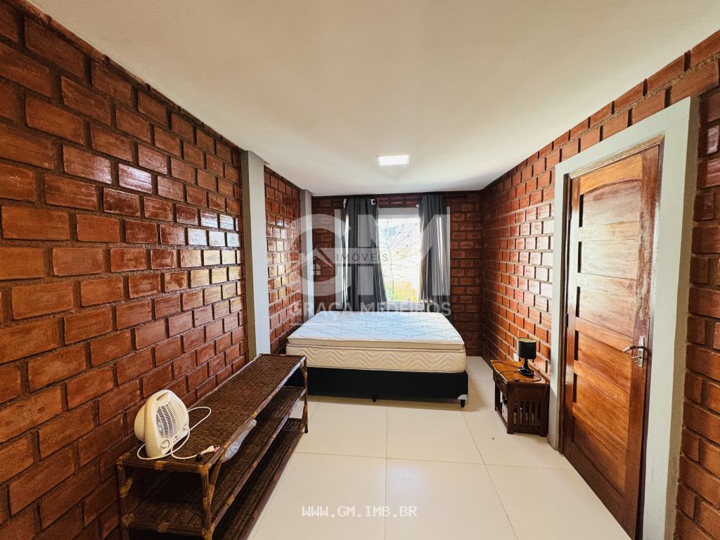 Foto de Casa com 5 quartos, terraço gourmet e piscina 