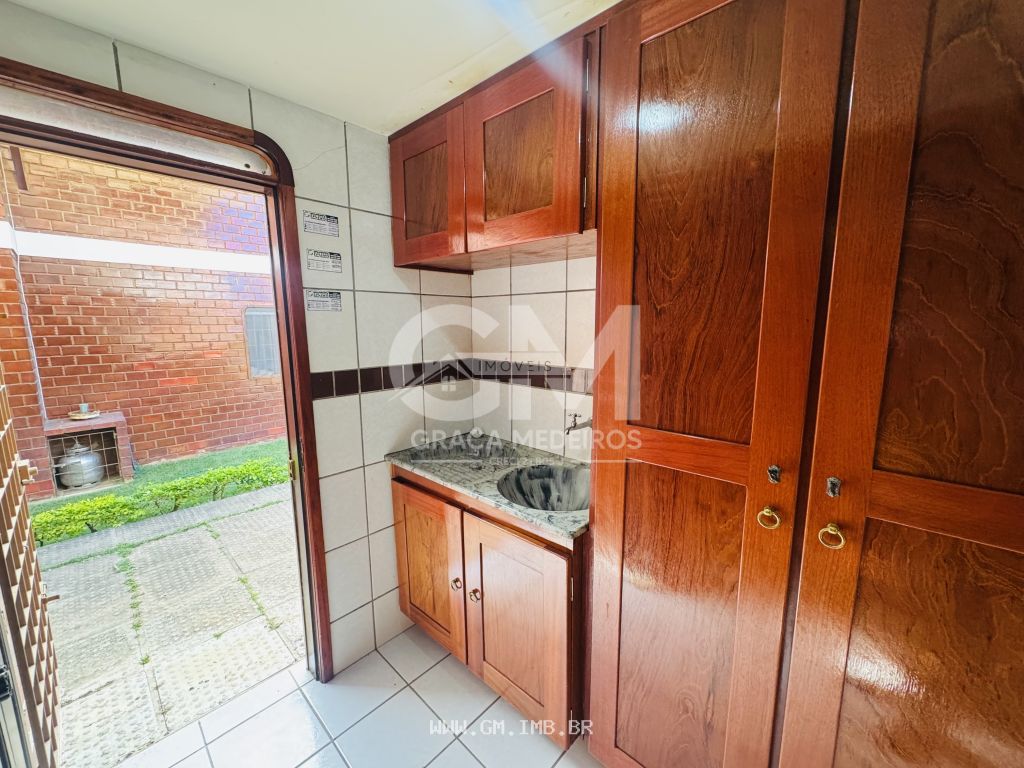 Foto de Chalé com 4 quartos sendo 2 suítes em condomínio