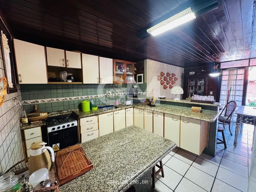 Foto de Casa com 4 quartos em condomínio fechado a 200 metros da pista local