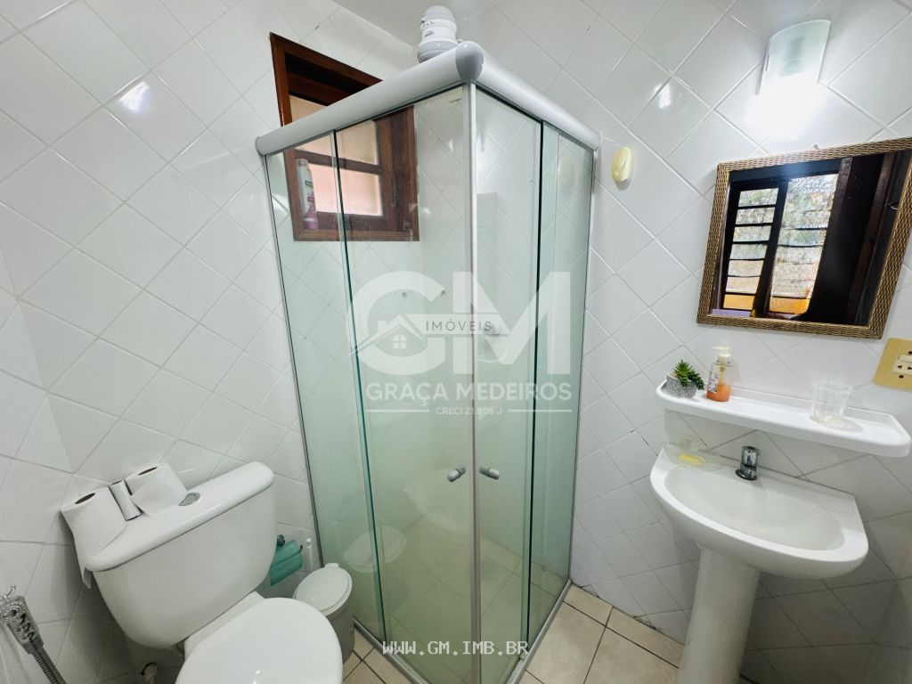 Foto de Casa com 4 quartos sendo 2 suítes