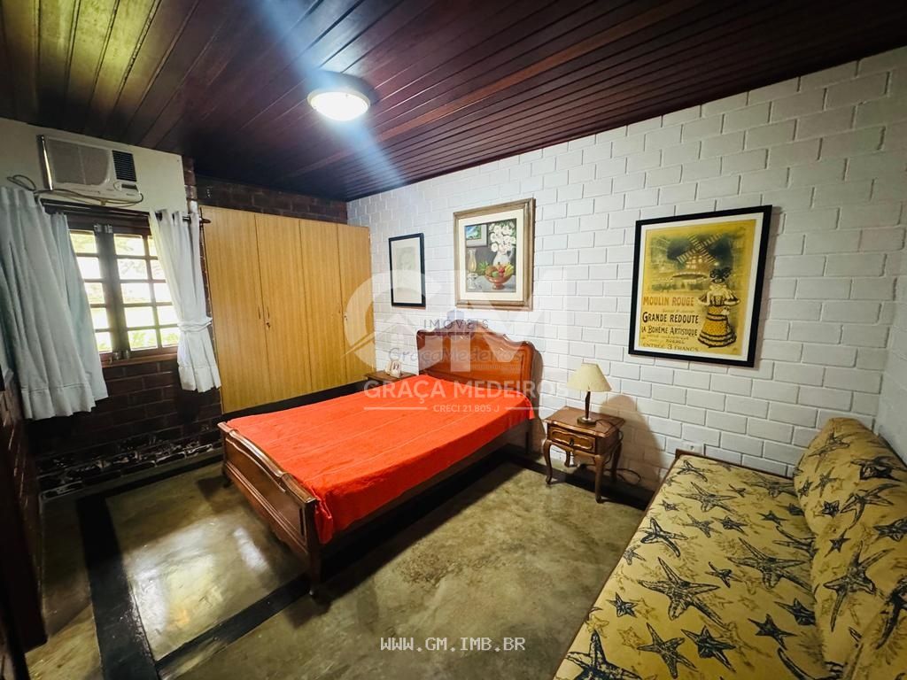Foto de Casa com vista para as montanhas em condomínio de alto padrão